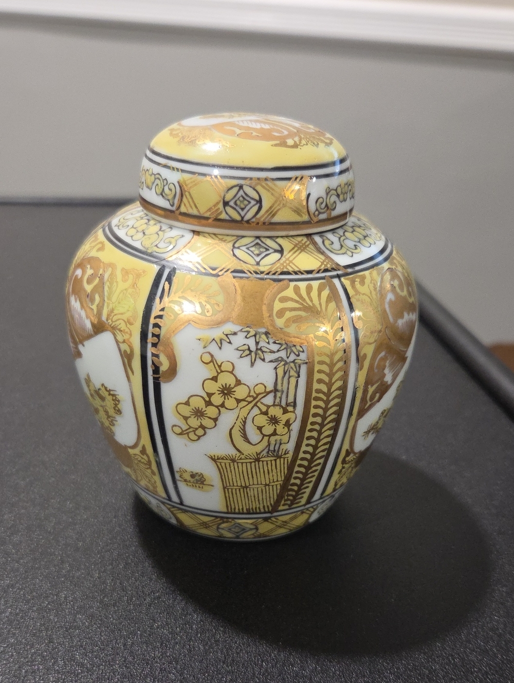 Gold Imari Japanese Hand Painted  Gold and White Porcelain Lidded Ginger Jar